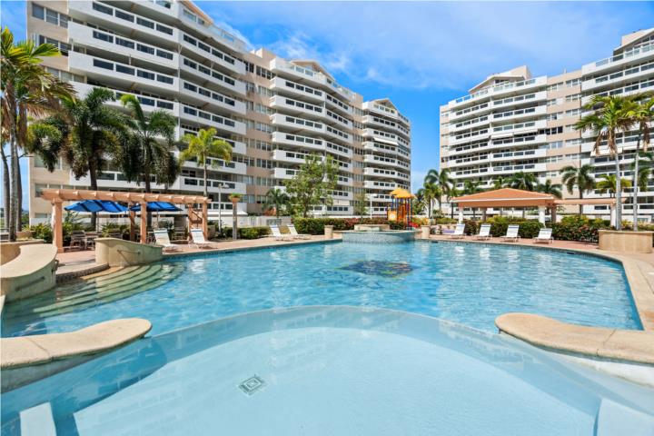 Astralis  Luxury Resort Condo @Isla Verde