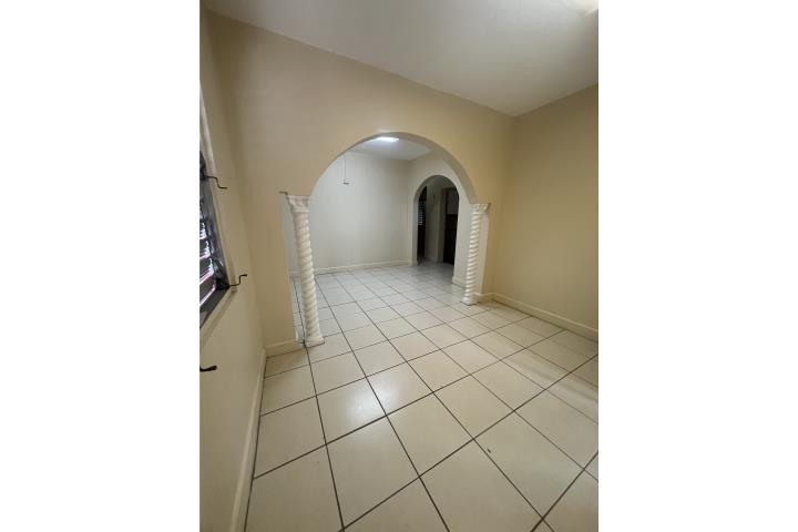Urb Santa Rita remodelada espaciosa por $1100