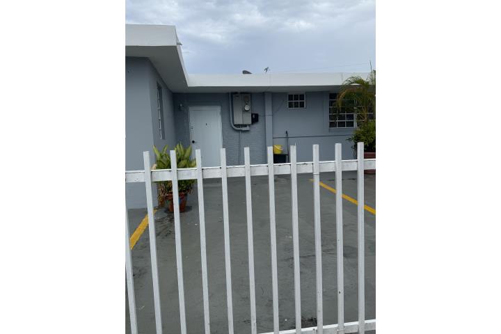 $900- Utilities included camina a la playa