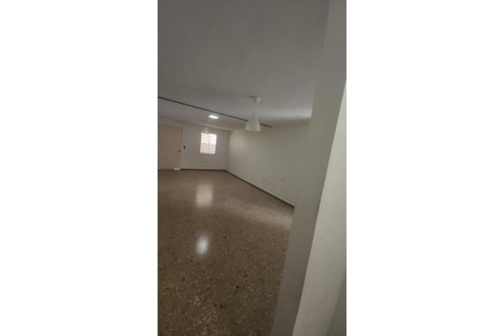 Agua luz estufa nevera incluidos