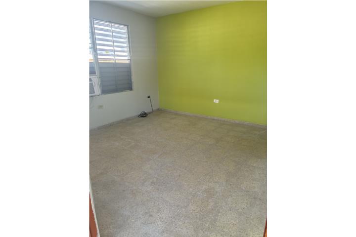 Urb. Muñoz Rivera. Agua, luz y parking $600