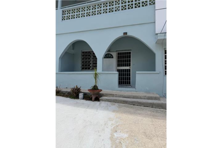 Apto 2 Cuartos con Agua y Parking $700