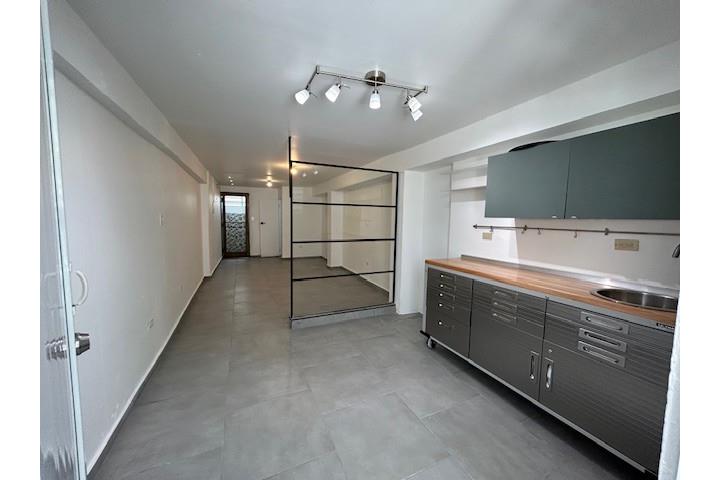 Miramar, estudio grande, $1050 agua, luz, A/C