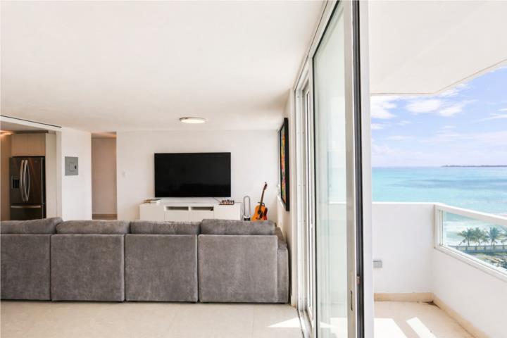 Apt. frente a la playa en Waldorf Tower