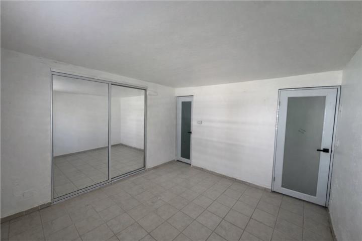 Apartamento Remodelado Centrico en Toa Baja