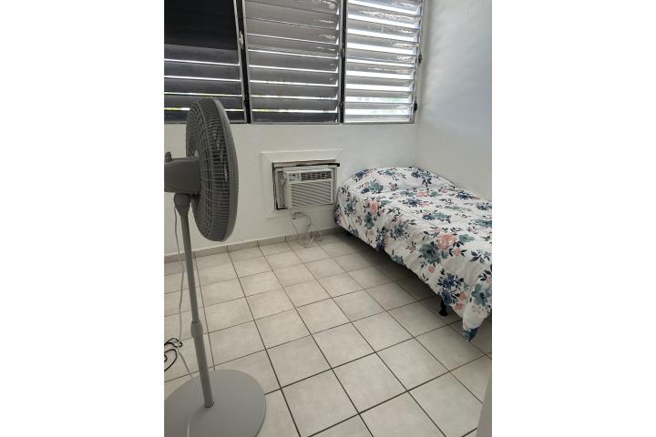Renta habitación - A pasos de UPR Río Pi
