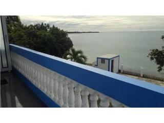 Alquiler Barrio Las Cucharas Seafront 2 BR House with Seaside Yard Ponce