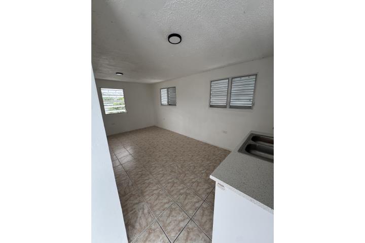 Apt remodelado y amueblado incluye agua