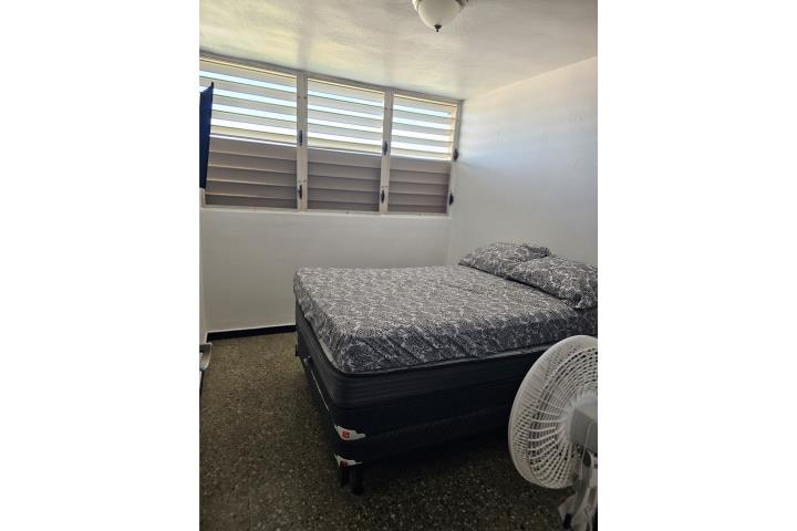 Se alquila habitación para damas