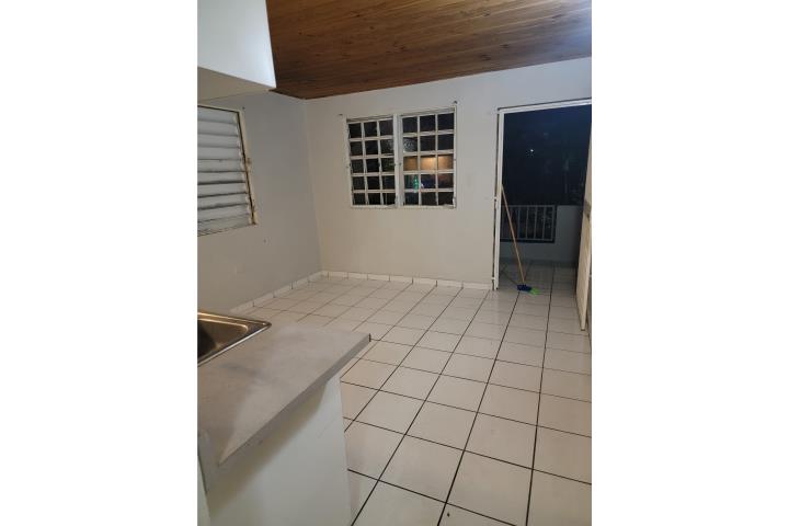 Aprtamento Urb Los Maestros 1 cuarto, 1 baño