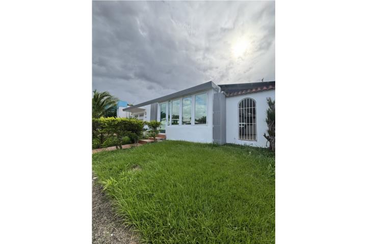 Casa Remodelada!! URB. El Cerezal- $1750