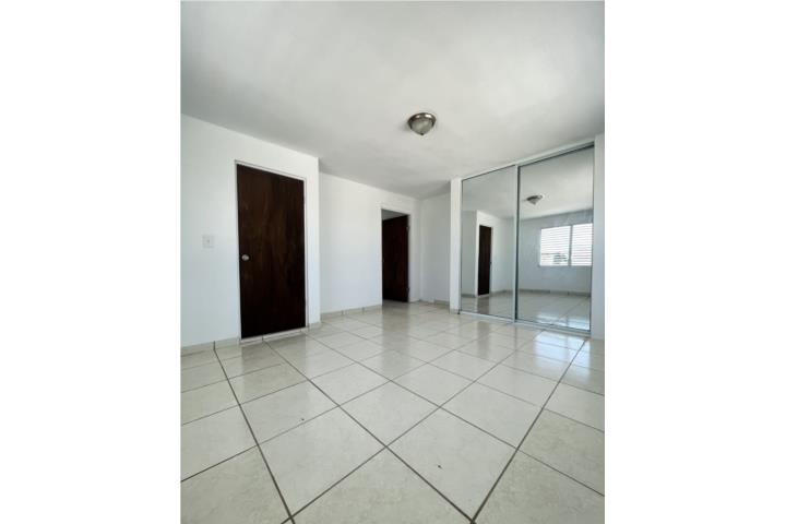 Apt 1H-1B Toa Baja Incluye Agua, Luz y A/C