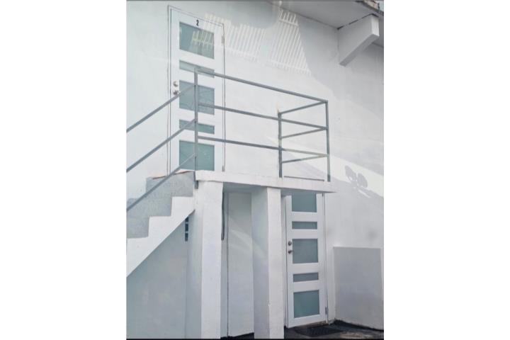 Apt d 1 cuarto,agua,luz,$750.00