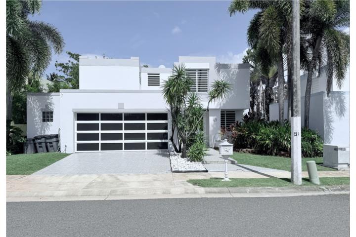 Camino del Mar; 4 bed, 2.5 bath with pool!