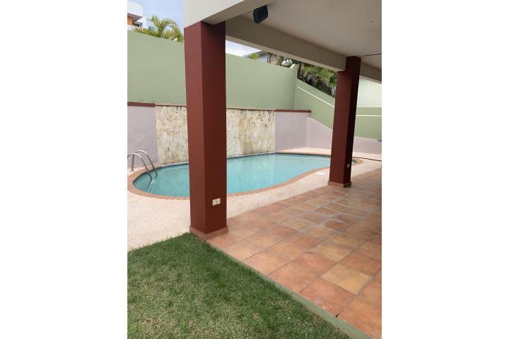 Urb. Los Montes Terraza y Piscina