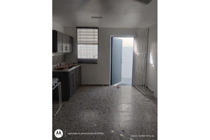 Se alquila en urb villa nueva con agua y luz