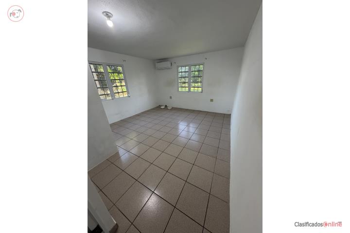 Se renta casa en Las Piedras, planta baja.