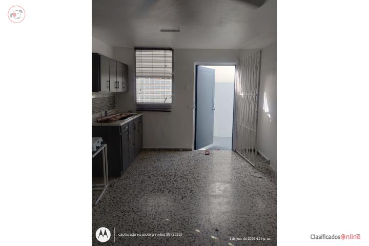 Se alquila en urb villa nueva con agua y luz