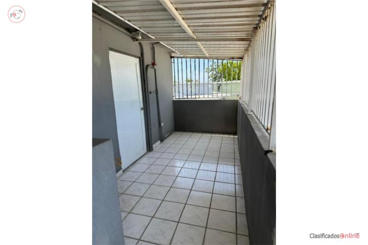 Levittown, 2 Habitaciones, Estacionamiento