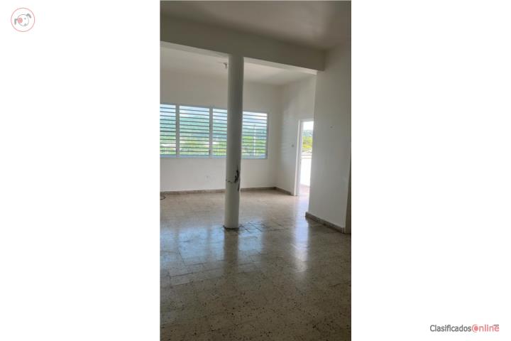 Amplio Apartamento en 2ndo piso en el pueblo