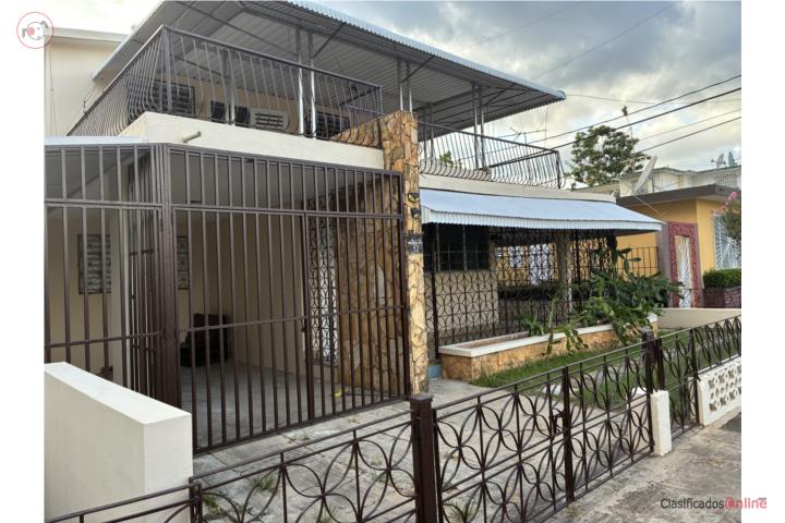 Urb. La Rivera cerca Colegio 5 cuartos 2 baño