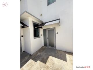 Ocean Park One bedroom apt, parking $1350