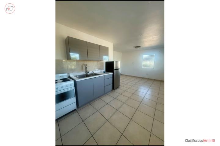 REBAJADO Apartamento 2H/1B en Levittown Lakes