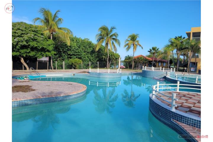 Apartamento de esquina frente al mar en Cabo Rojo