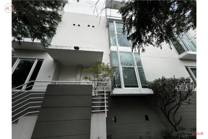 Townhouse en Santurce: 3H, 2.5B, Terrazas y Planta Full