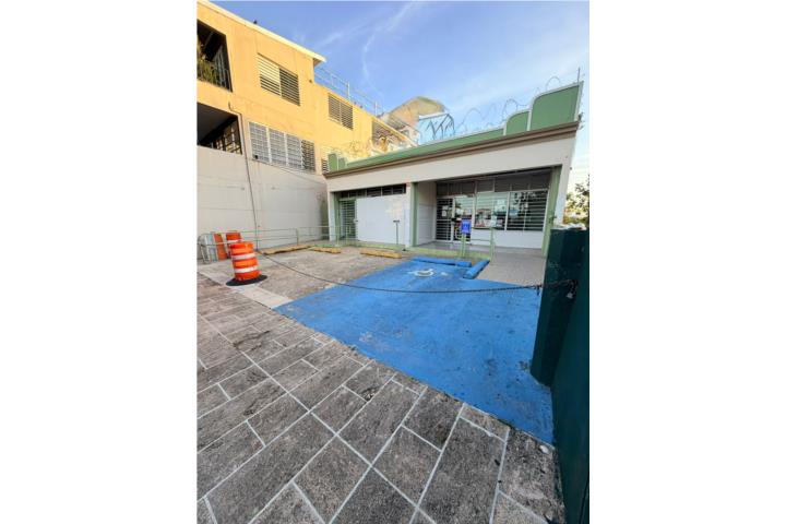 Propiedad Comercial frente Plaza de Dorado