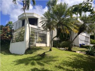 Urb Monte Olimpo casa dos niveles, piscina