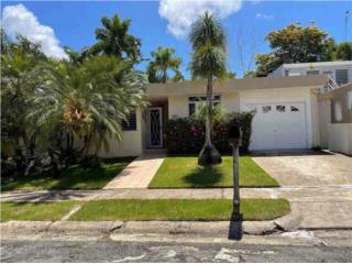 Casa en Urb. El Alamo, Guaynabo