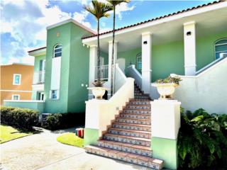 Bella Villa de esquina a pasos de la playa.