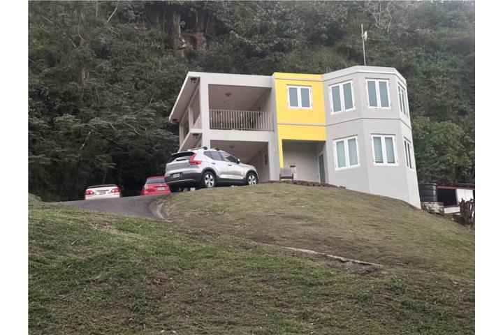 Se vende casa de 3 cuartos y 2 baños y medio, ubicada en un área tranquila y de fácil acceso.