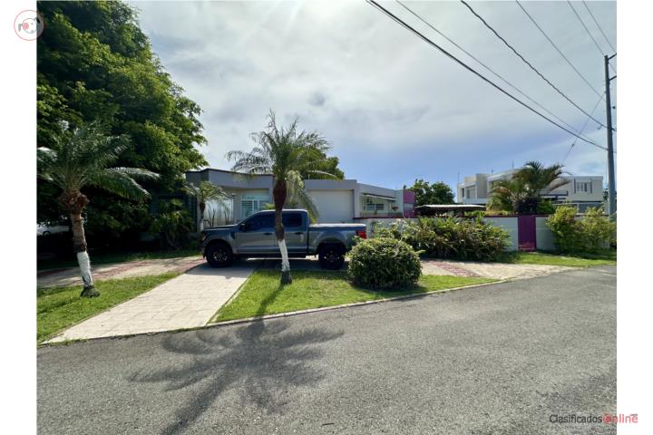 Casa Grande con Piscina 4H/4B Arecibo