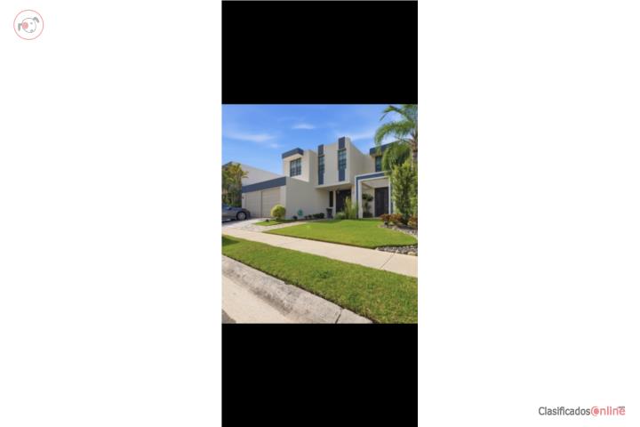 Urb Villas Reales, 4h 2.5b s,c,c solo $755k