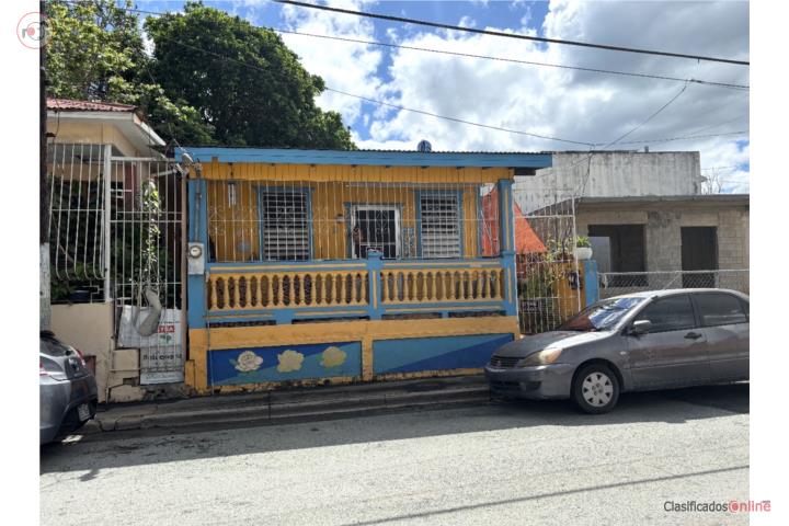 CASA EN MEDIO DEL PUEBLO DE CABO ROJO