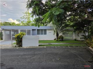 Casa de esquina remodelada • 3H/2B