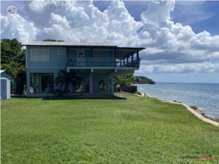 Oceanfront property in Corcega