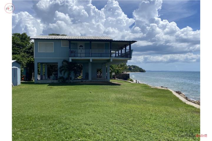Oceanfront property in Corcega
