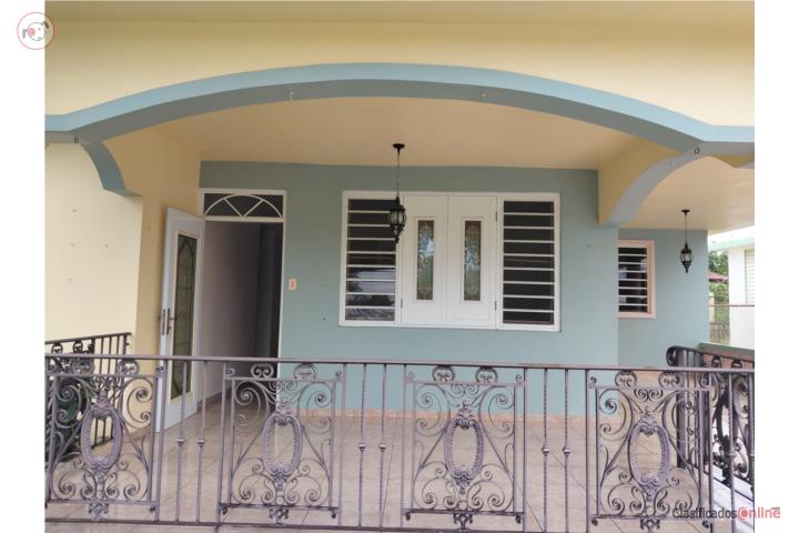 HERMOSA RESIDENCIA BO ARENALES EN AGUADILLA