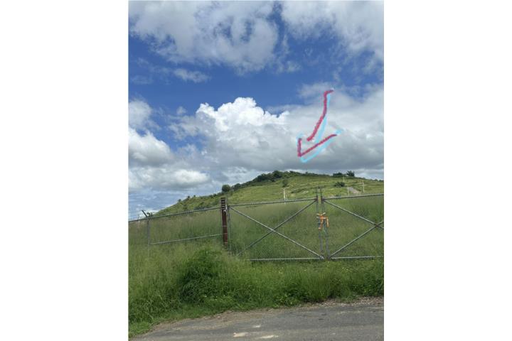 Solar Haciendas de Borinquen de 2,058 metros en el tope de una loma.