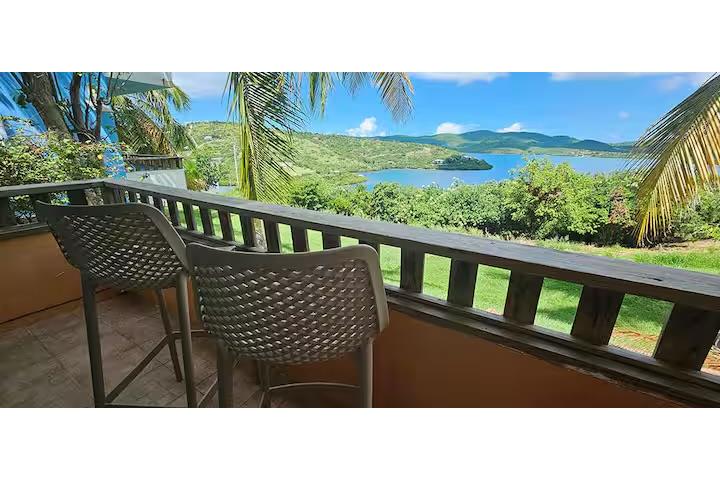 Welcome to paradise! This exceptional beach apartment in Bahía Marina, Culebra offers a rare opportu