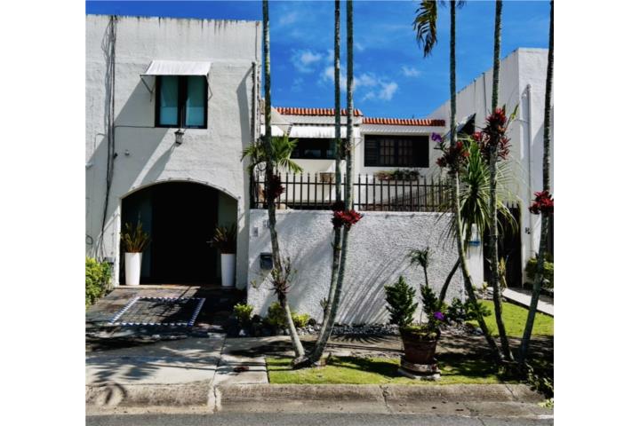 Hermoso y comodo townhouse en urb con control de acceso, calle sin salida.