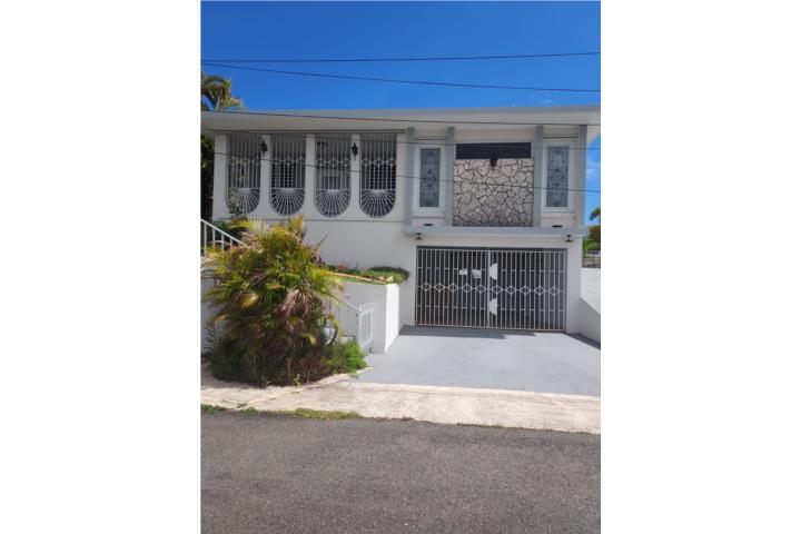 Residencia en marginal Carr 2 en Membrillo de Camuy, zonificación CL, solar de 461 m/c y aprox 1,500 p/c área interior.