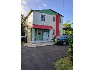 Casa de tres plantas y síes y media de terren