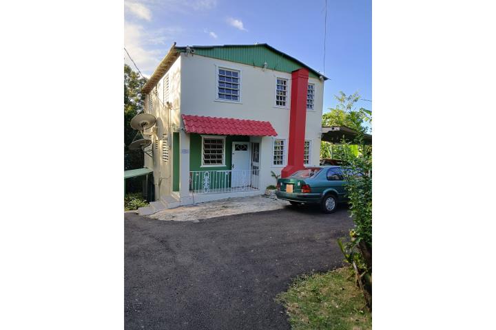 Casa de tres plantas y síes y media de terren