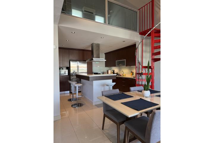 Villa en segundo piso de esquina.