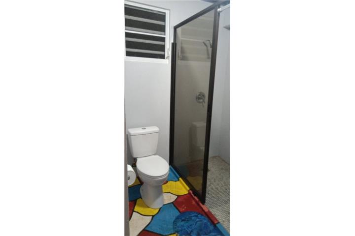 Casa en cemento 1,910 metros 4 Cuartos 2 Baños Sala Cocina Comedor 2 Terrazas 1 Area para BBQ 1 medi