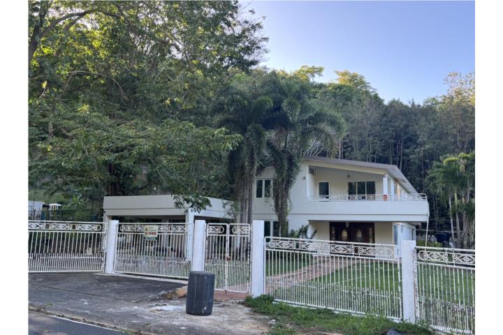 Bo Maguayo amplia casa 4,000 p2 aprox 4h/2.5b